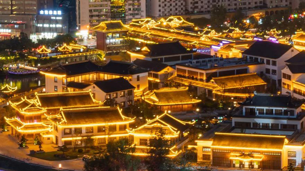 兩會(huì)前夕，新華社推出重磅評(píng)論