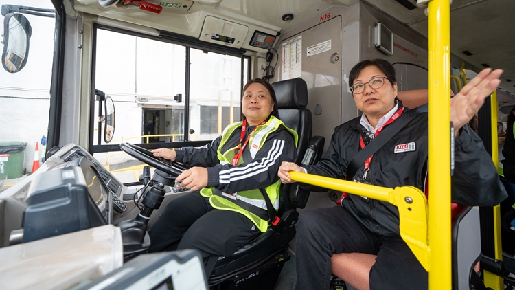 九巴為女性創(chuàng)造平等工作機(jī)會 女車長5年增長近三成 
