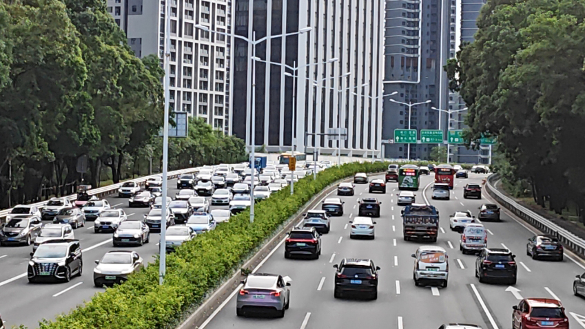 @深圳人：每日凌晨2時(shí)至5時(shí) 全市道路禁止?fàn)I運(yùn)客車通行