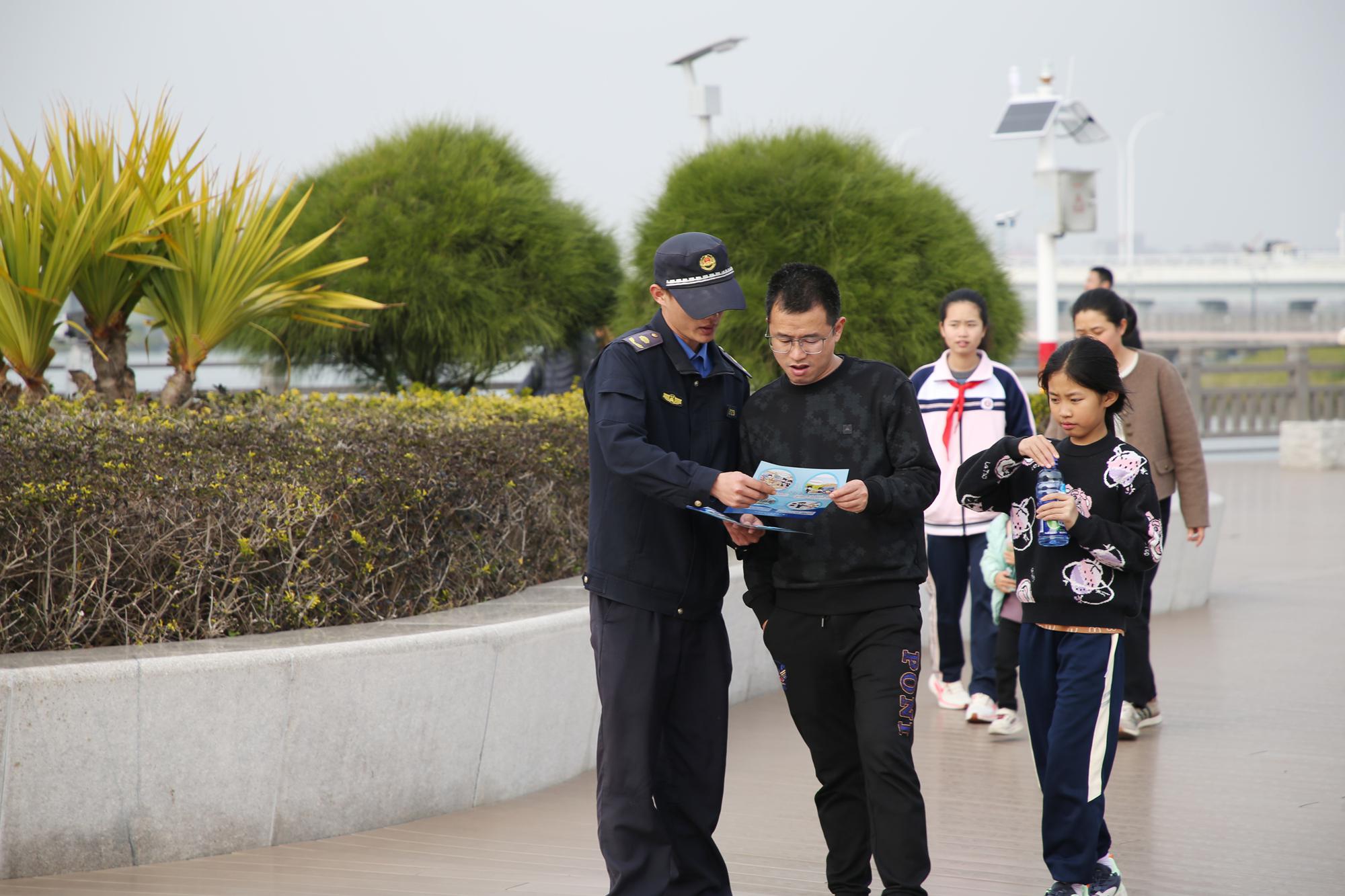 廈門翔安城管執(zhí)法局：堅(jiān)持服務(wù)至上 勇做藍(lán)色海灣「守護(hù)者」