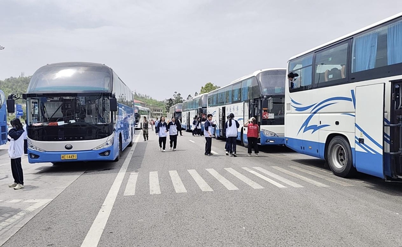 湖南高速邵東服務區(qū)全力護航「我的韶山行」紅色研學之旅