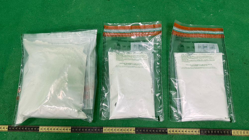 南非抵港旅客行李藏毒 海關(guān)檢獲市值220萬元可卡因