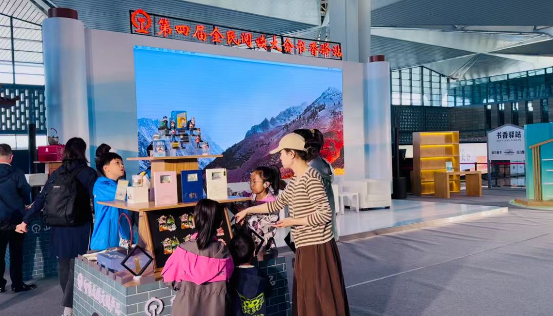 山西太原：「書香列車」「書香驛站」精彩亮相