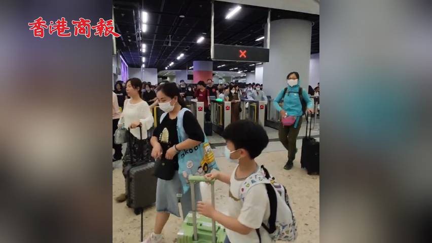 有片丨復(fù)活節(jié)假期結(jié)束 香港西九龍站返程人潮洶湧