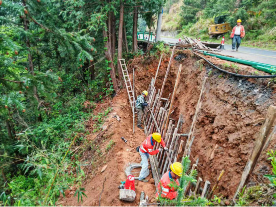 皖黟縣公路：全力護(hù)航「五一」假期安全出行