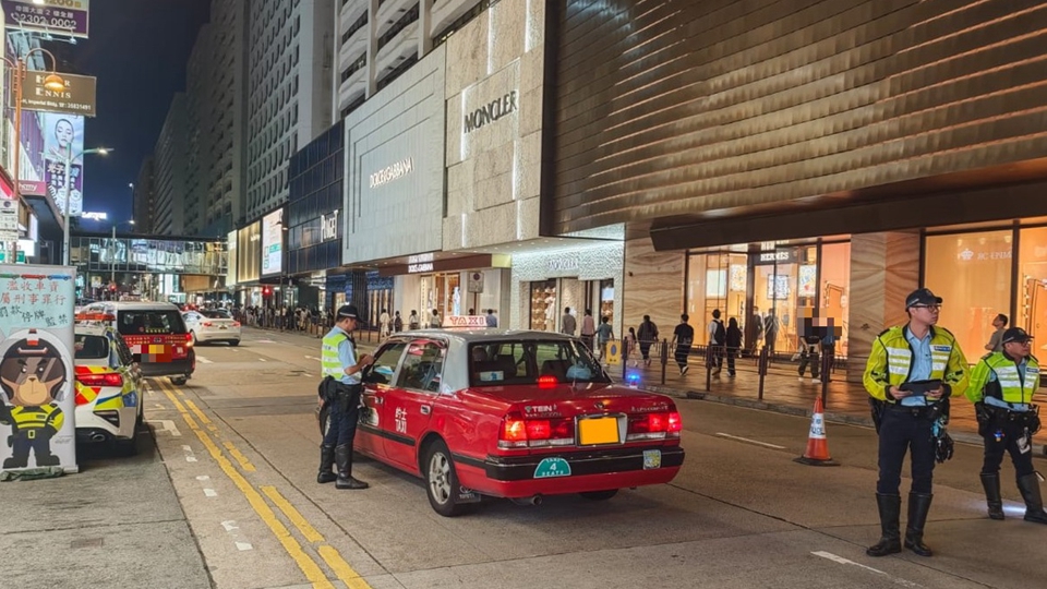 警方西九龍打擊交通違例 拘捕13人 檢值42萬元毒品