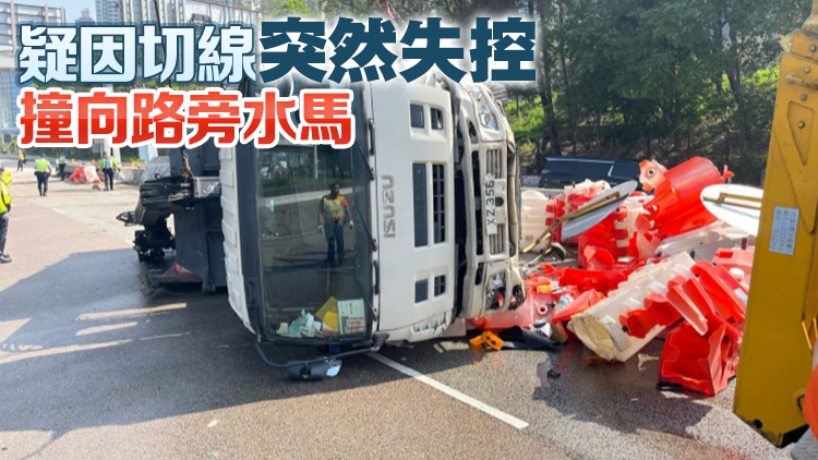 西九龍快速公路泥頭車翻側(cè) 司機受傷送院