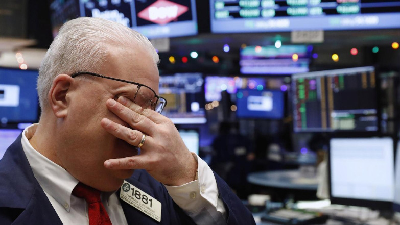 美股三大指數(shù)集體收跌 標(biāo)普500指數(shù)結(jié)束九連漲