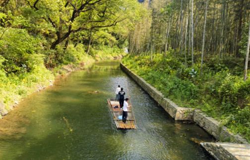 五溪山杜鵑花海引客來(lái) 皖黟縣宏潭山水秘境人潮湧動(dòng)