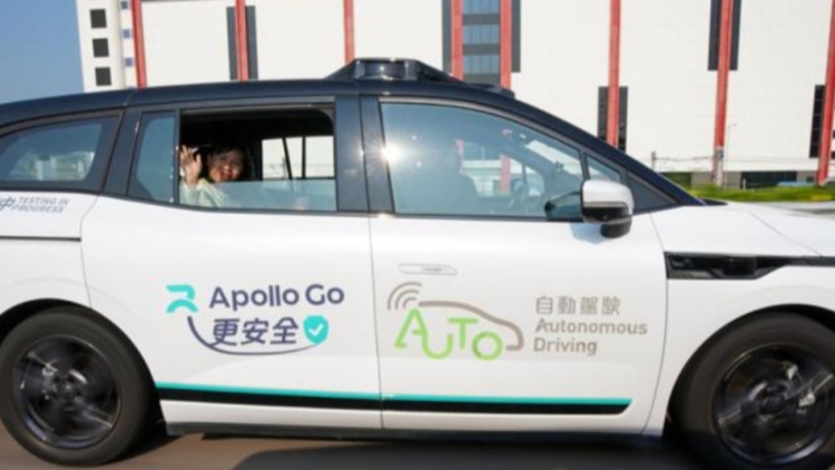 陳美寶試坐百度自動車 料將擴展測試範圍至公共道路