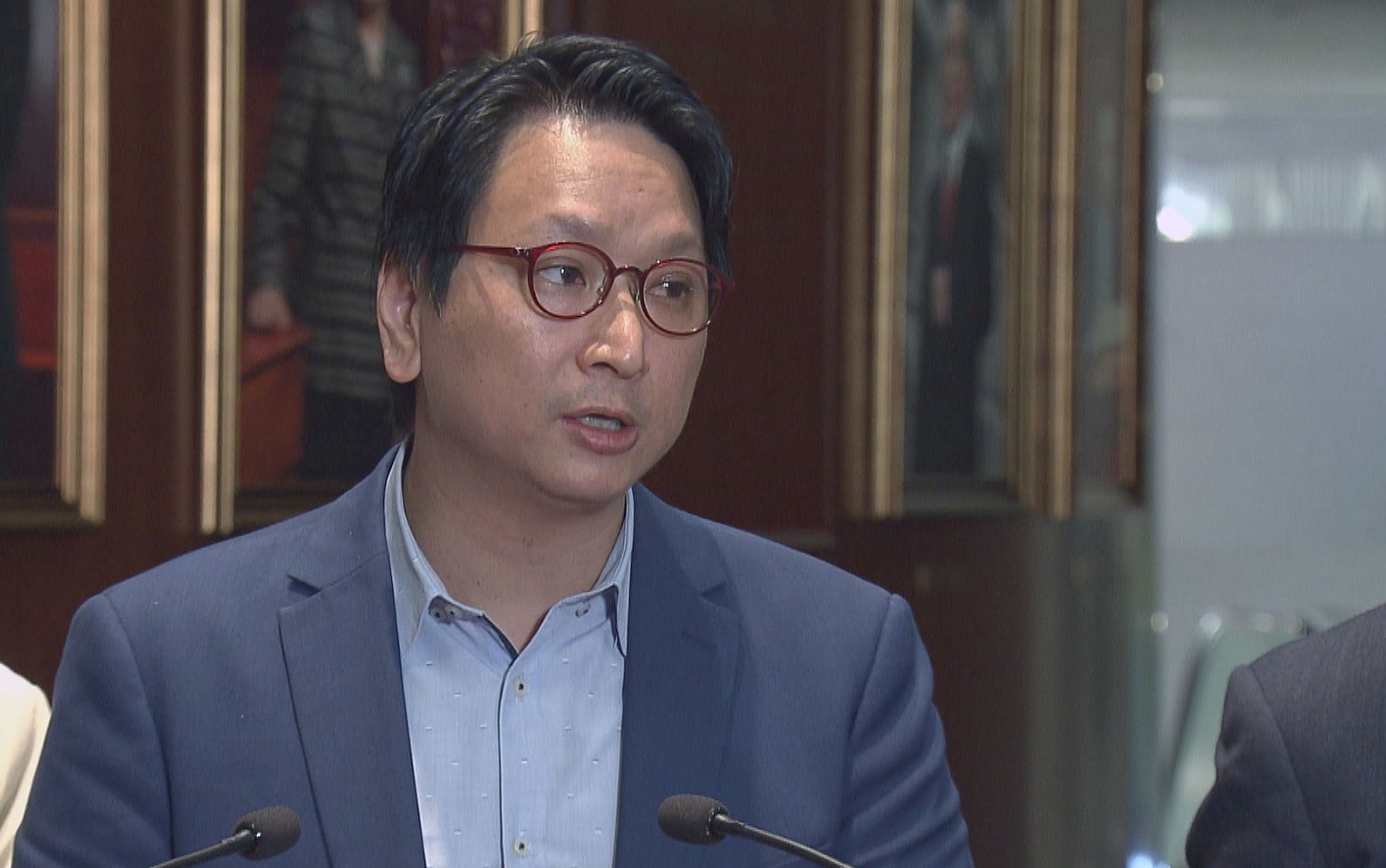 鄧家彪祝在職母親快樂 冀各界給予更多支援