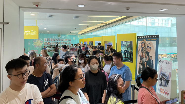 新地商場節(jié)日消費(fèi)生意額及人流升雙位百分比