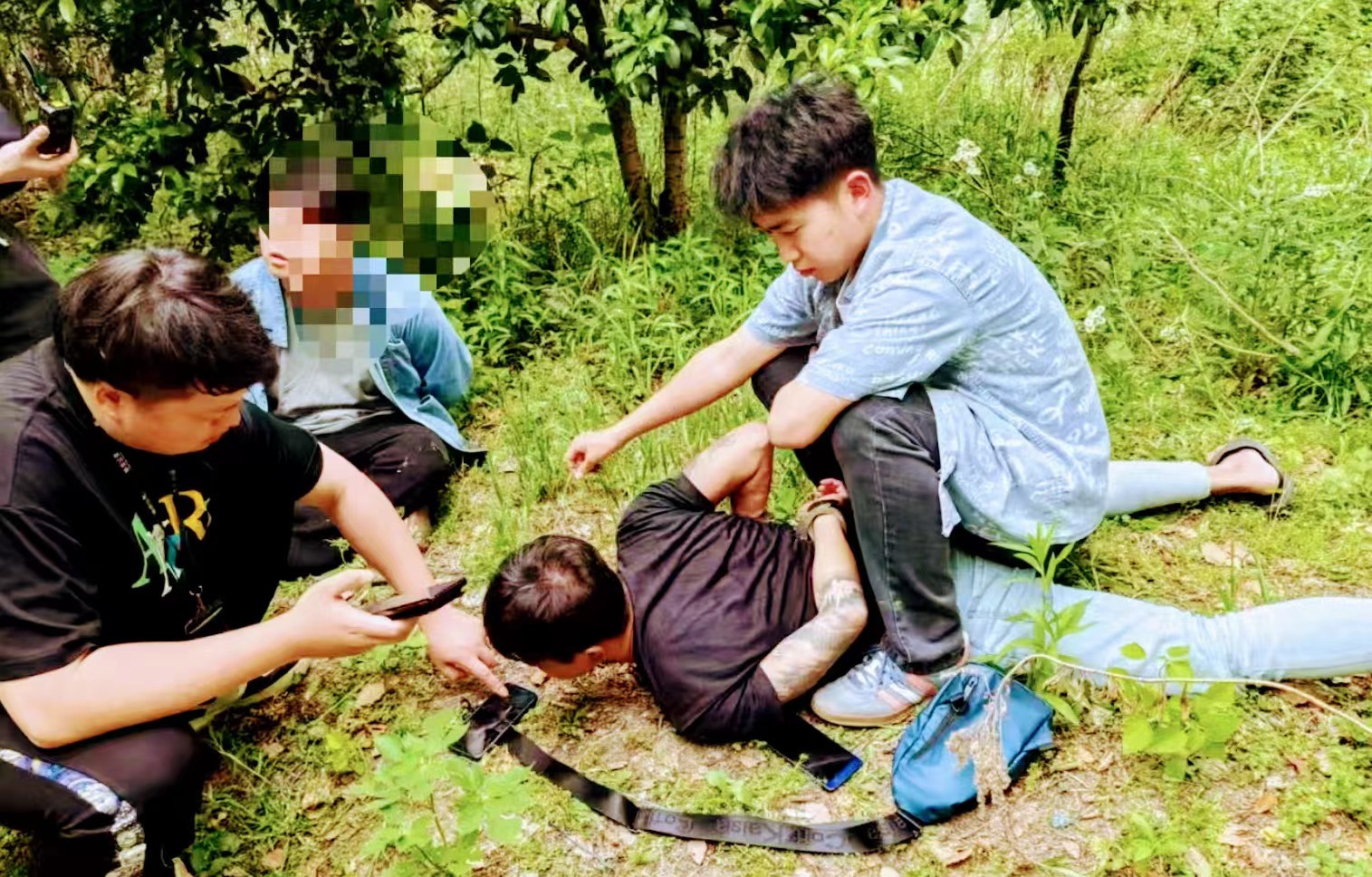 資金轉(zhuǎn)移更隱秘！靜安警方偵破「埋包轉(zhuǎn)贓」電詐案