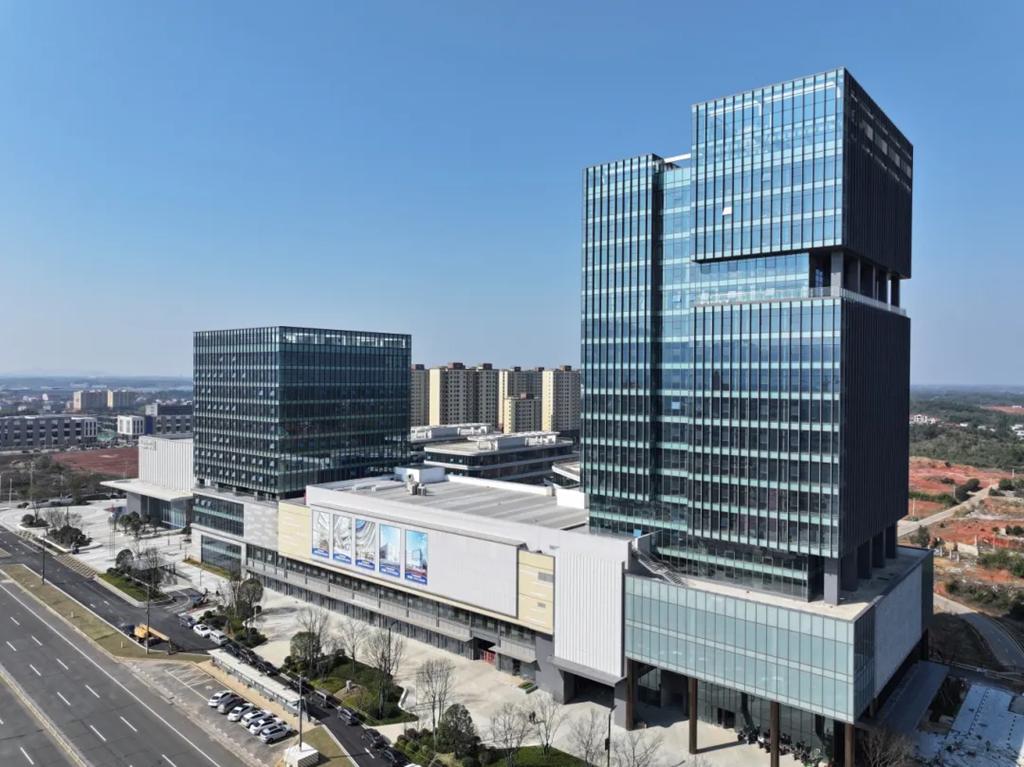 長沙臨港產(chǎn)業(yè)開發(fā)區(qū)首個高端人才公寓 「臨港泊寓」 揭牌 完善配套賦能區(qū)域發(fā)展