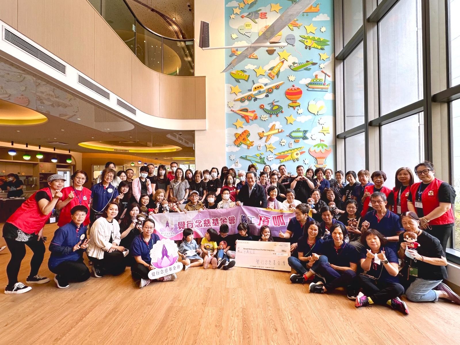 覺行念慈基金會與麥當(dāng)勞叔叔之家母親節(jié)傳愛