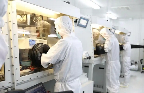 中國團(tuán)隊(duì)攻克鈣鈦礦規(guī)模化生產(chǎn)技術(shù)難題