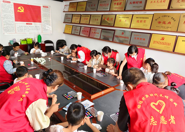 皖黟縣漁亭鎮(zhèn)：趣味端午暖童心