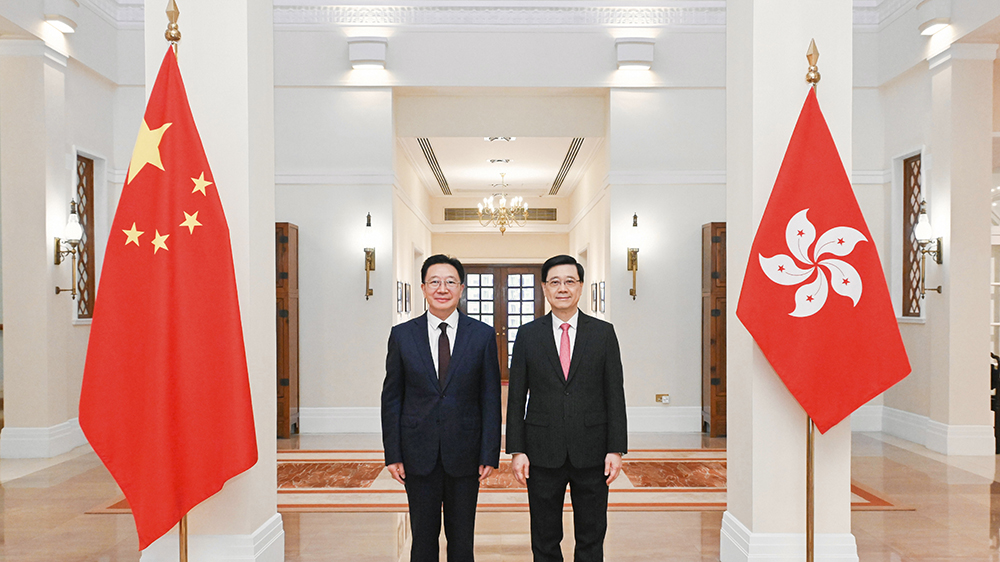 李家超與新任中聯(lián)辦主任周霽會面