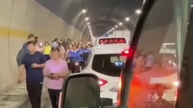 四川成巴高速發(fā)生車輛追尾 1死1傷！隧道暫不具備通行條件