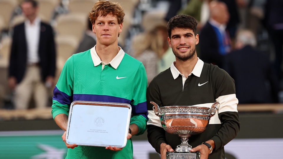 激戰(zhàn)329分鐘創(chuàng)法網(wǎng)最長決賽 艾卡拉斯反勝冼拿成功衛(wèi)冕