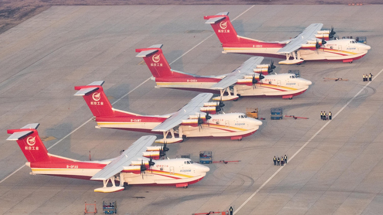 邁入批量生產(chǎn)！AG600「鯤龍」獲頒生產(chǎn)許可證