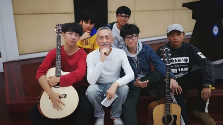 新華社追記音樂人陳彼得：您與祖國(guó)永遠(yuǎn)不再分割