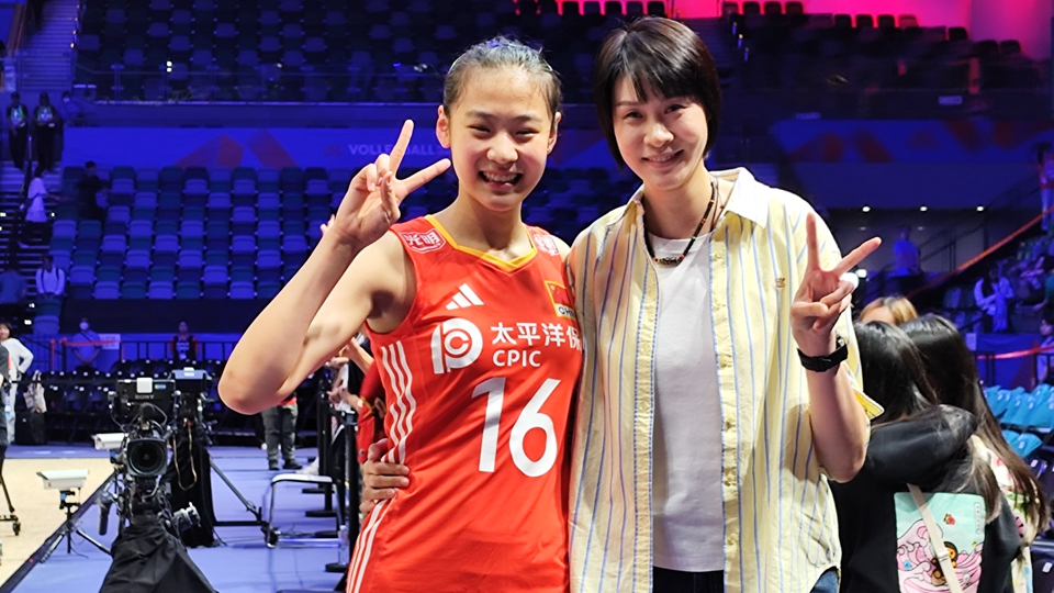 有片｜中國女排首戰(zhàn)告捷 趙蕊蕊：看得很興奮 要給年輕球員時間成長