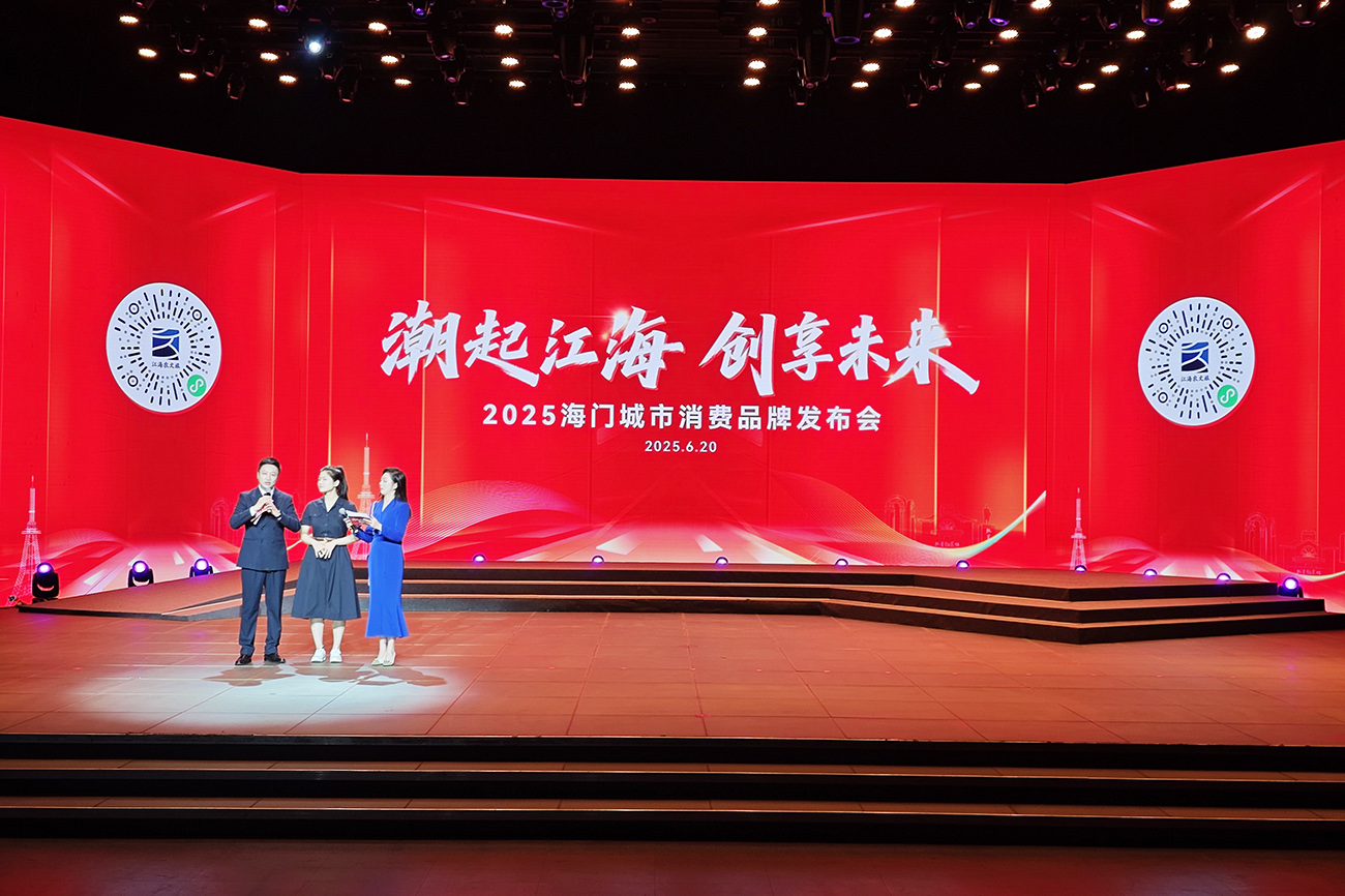 藍(lán)印花布「撞」上「足球狼」 江蘇海門文創(chuàng)爆款點(diǎn)燃消費(fèi)潮