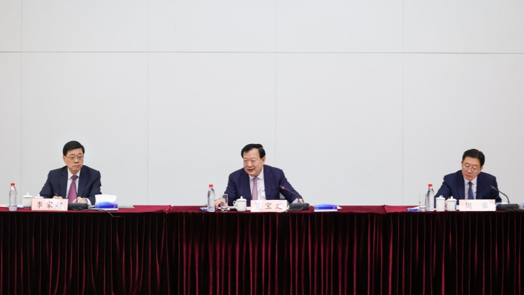 夏寶龍結(jié)束在港活動(dòng)返回內(nèi)地