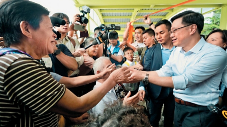 66%香港市民滿意特區(qū)政府表現(xiàn) 行政長官滿意度達69%