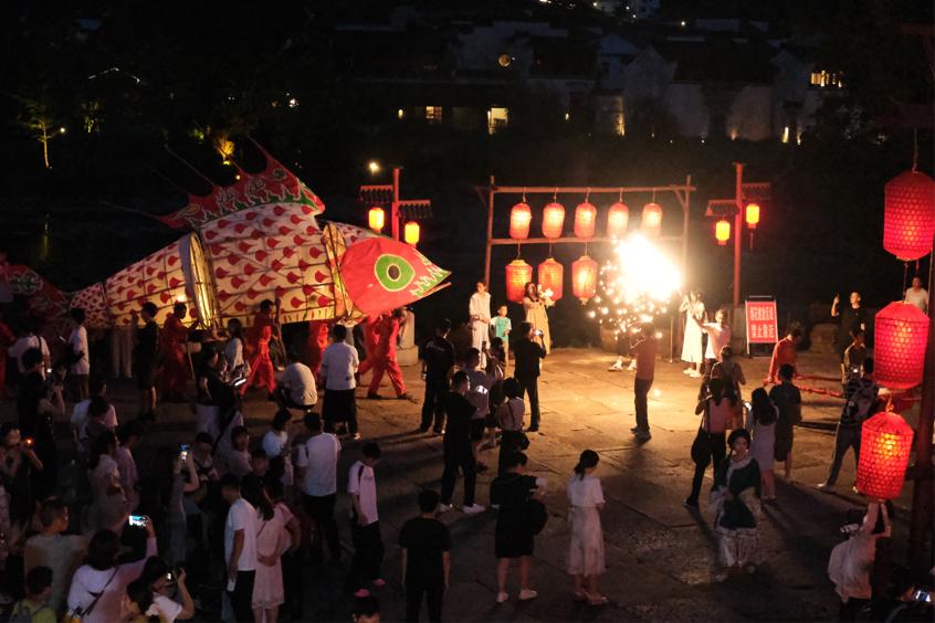 皖徽州區(qū)：日賞荷花夜看燈 多彩文旅迎客來