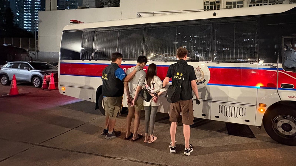 警方黃大仙搗破毒品儲(chǔ)存?zhèn)} 拘2人 檢值29萬元太空油