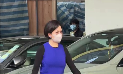 有片丨陳慧琳媽媽現(xiàn)身紅館 撐女兒演唱會(huì)