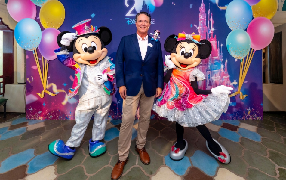 香港迪士尼20周年奇妙同樂派對(duì)  莫偉庭：社區(qū)門票捐贈(zèng)增至20萬(wàn)張，逾500間NGO申請(qǐng)