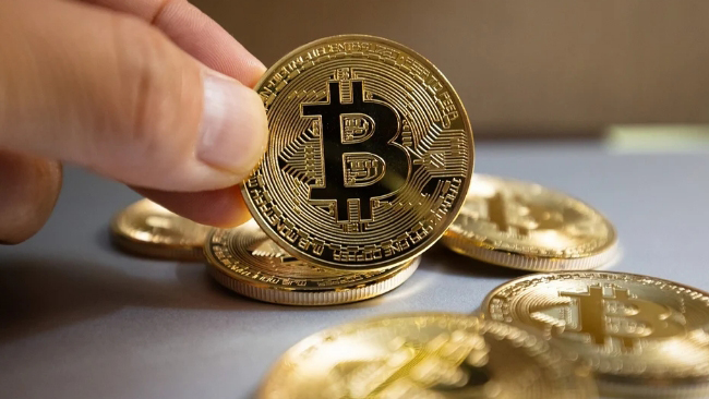 比特幣「狂飆」不止 首破12萬美元！