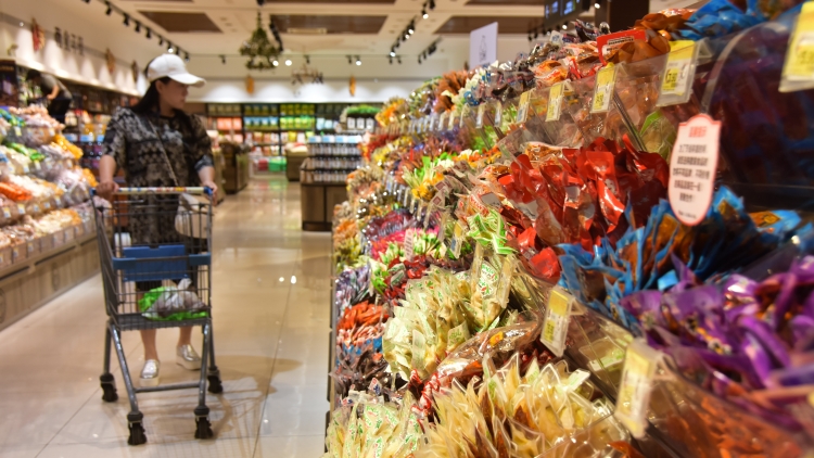 【港商時(shí)評(píng)】?jī)?nèi)地經(jīng)濟(jì)確定性利港發(fā)揮優(yōu)勢(shì)