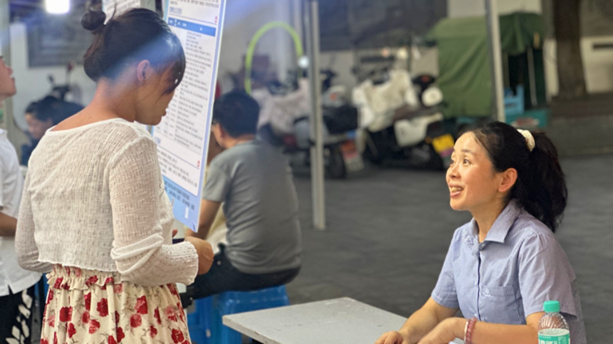 皖休寧縣：送工入企  穩(wěn)就業(yè)促發(fā)展