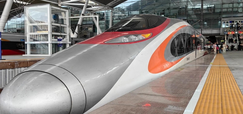 港鐵：港鐵列車、輕鐵及港鐵巴士服務將維持正常班次 直至今晚收車