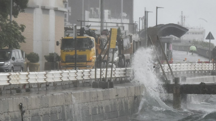 天文臺：考慮在晚上7時至9時改發(fā)3號強風信號