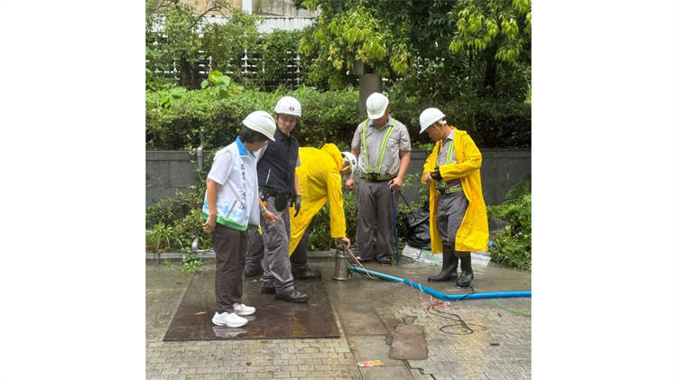 環(huán)保北關(guān)愛隊(duì)出動(dòng) 跟進(jìn)風(fēng)暴後區(qū)內(nèi)水浸問題