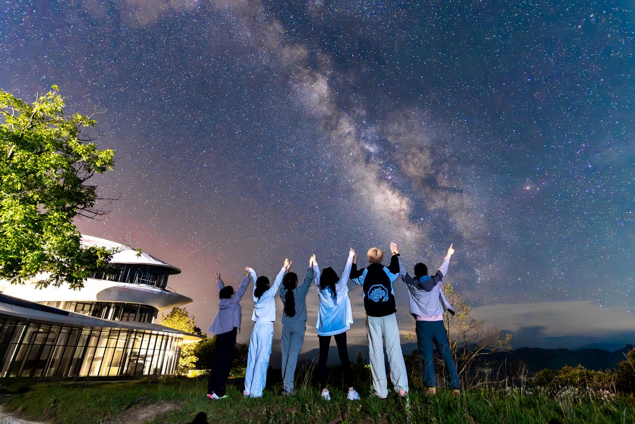 四川光霧山星空慢直播引60萬(wàn)網(wǎng)友圍觀開(kāi)啟文旅融合新體驗(yàn)