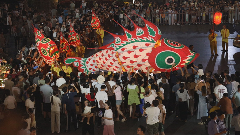非遺民俗每晚不重樣  皖歙縣徽州古城魚龍共舞閃亮仲夏夜