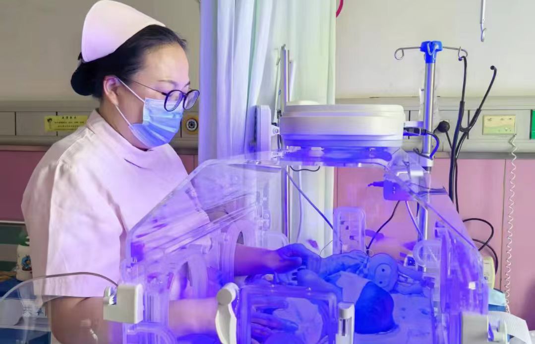 山西省煤炭中心醫(yī)院：生命至上顯擔(dān)當(dāng) 醫(yī)護急救黃疸新生兒