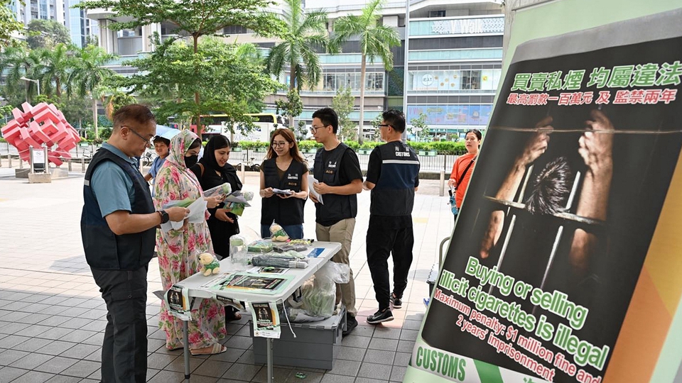 海關(guān)跨部門深水埗反私煙宣傳 提高市民反私煙意識
