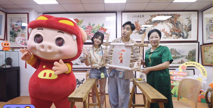 「?jìng)鞒性瓉砜梢赃@麼好玩！」豬俠汕頭非遺行起直播間狂歡