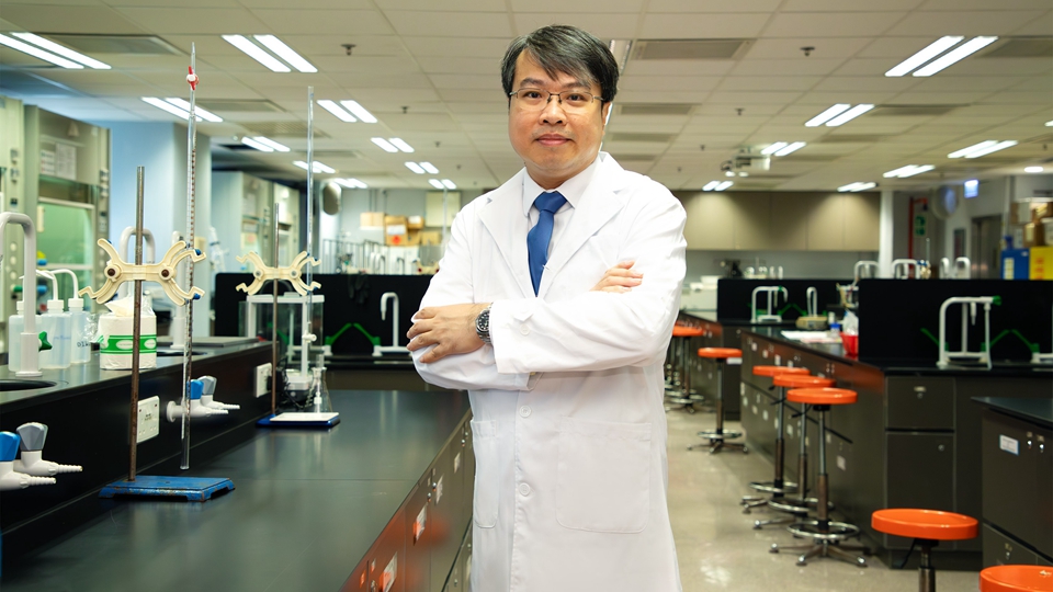 浸大領(lǐng)導(dǎo)研發(fā)多功能納米機(jī)械人 有效降解污染物及除菌