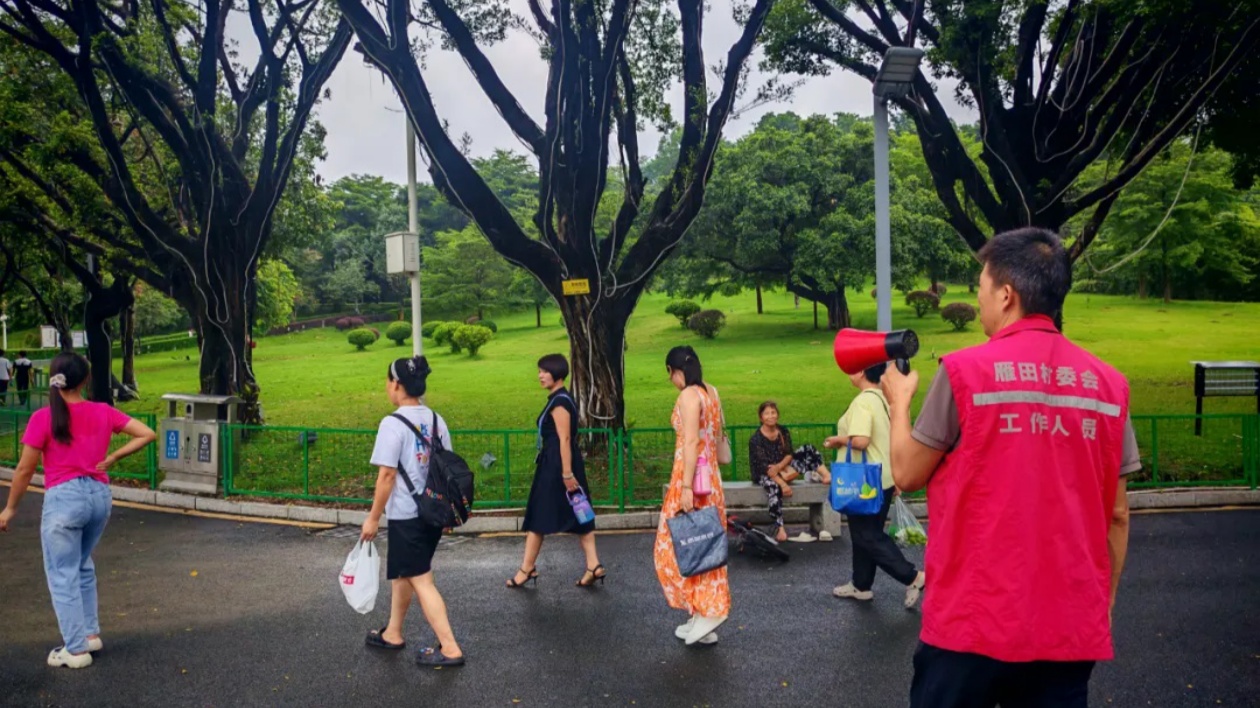 村官喊話滅蚊  東莞鳳崗基孔肯雅熱疫情防控?zé)o死角