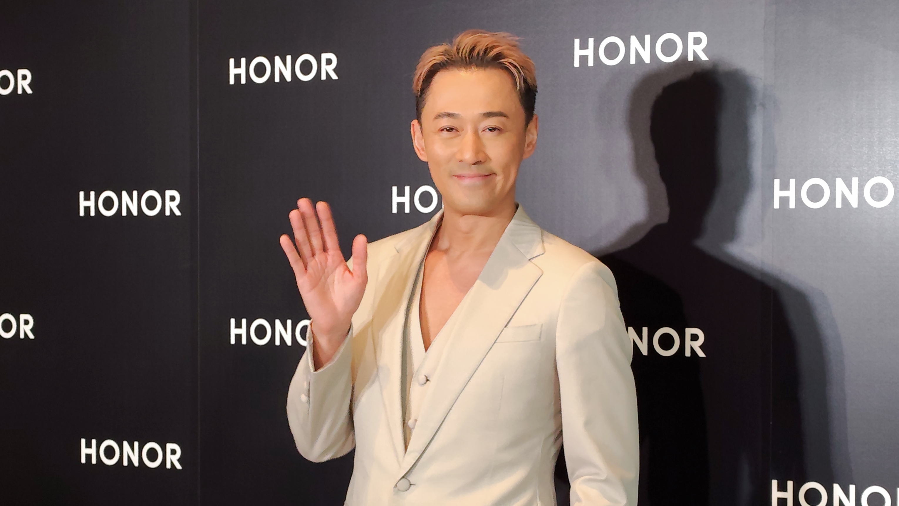 有片｜林峯舉家外游兩周 誇讚女兒乖巧 全程Citywalk沒怨言