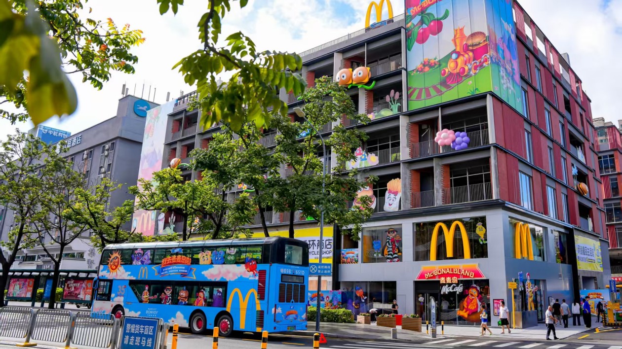 麥當勞「我去麥麥島啦」主題活動全國啟幕深圳以海濱場景解鎖體驗式消費新地標