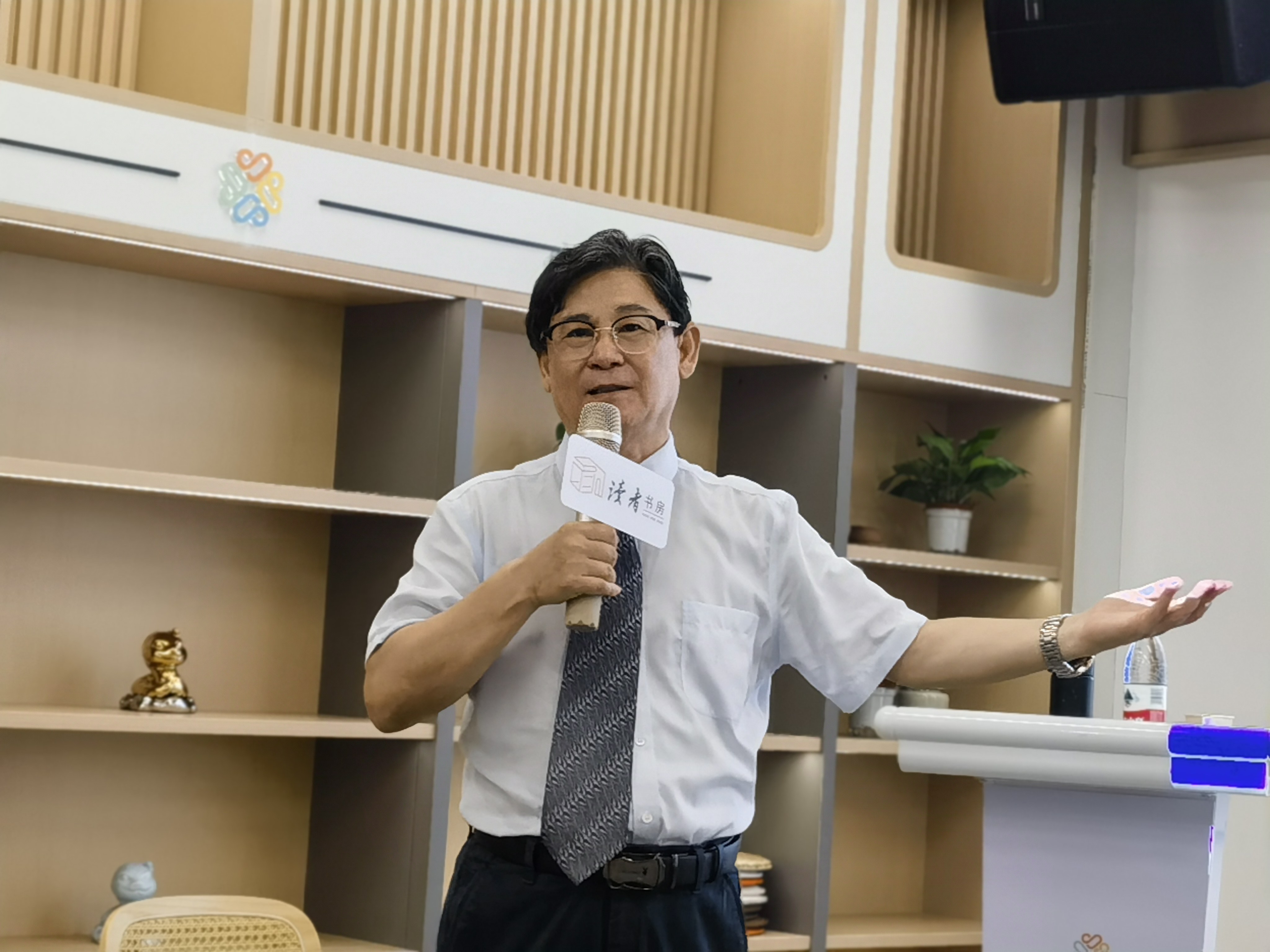 「道德經(jīng)系列講座」首講在深開講  張凱凌解讀老子智慧